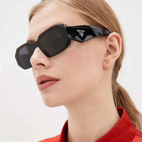 oculos de sol feminino prada quadrado|PRADA EYEWEAR .